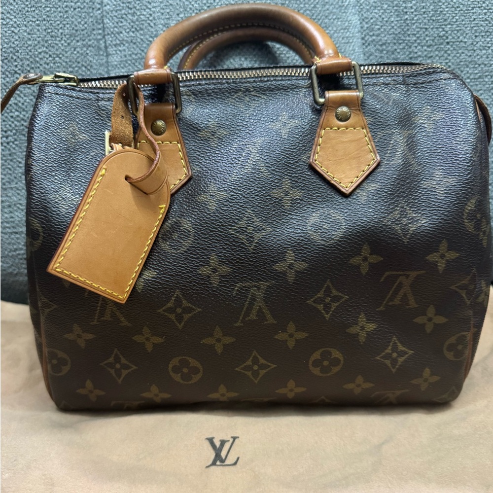 Authentic louis vuitton speedy 25 monogram